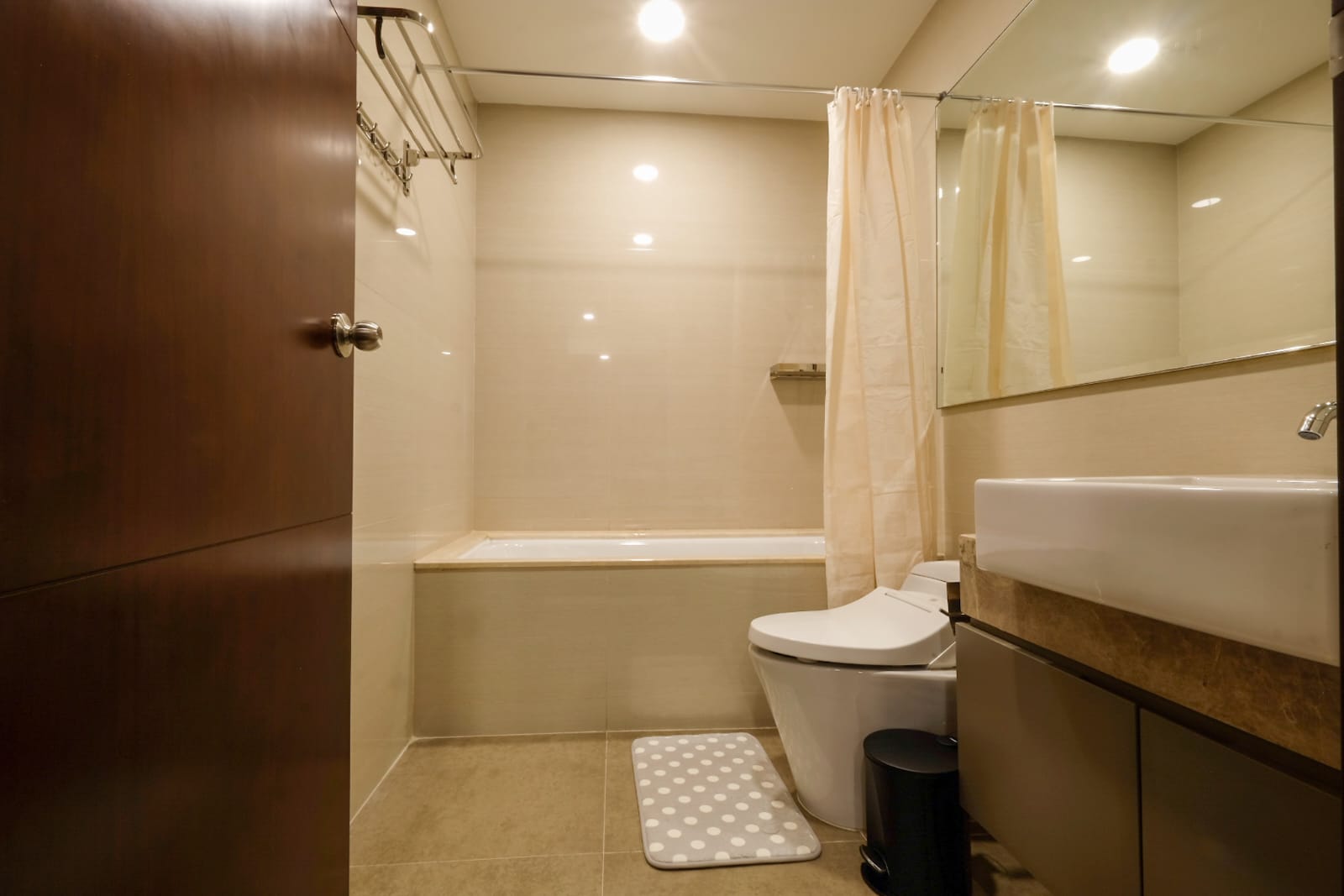 Sewa Apartemen Casa Grande Residence Tower Chianti Incl bathtub