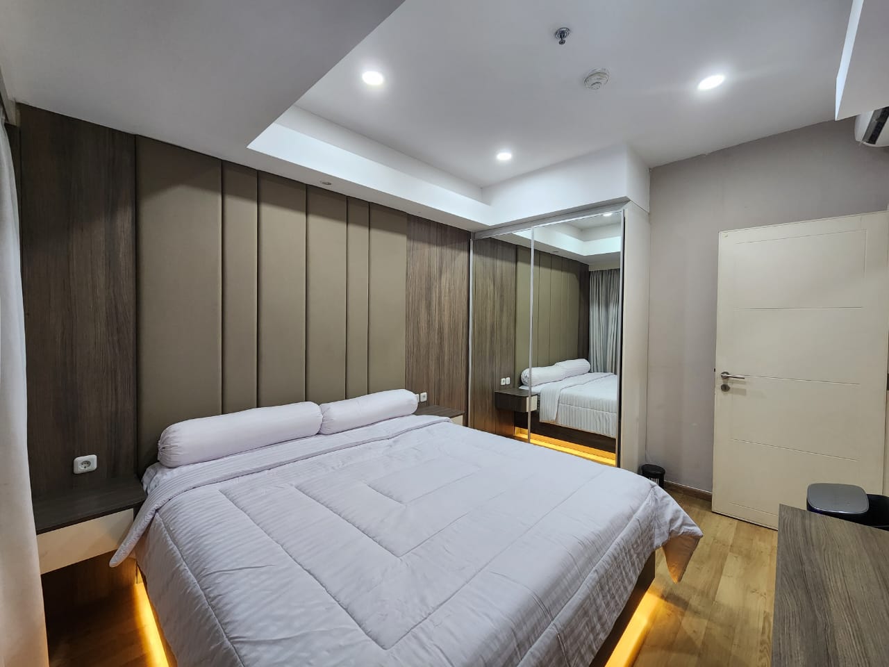 Sewa Tower Mirage 1 Bed Room Luas 51 m2 Rp.12.000.000 / Bulan Minimal Sewa 1 Tahun Sewa Apartemen Casagrande Termurah, Terlengkap dan Terupdate di area Kokas www.casagrande-residence.com