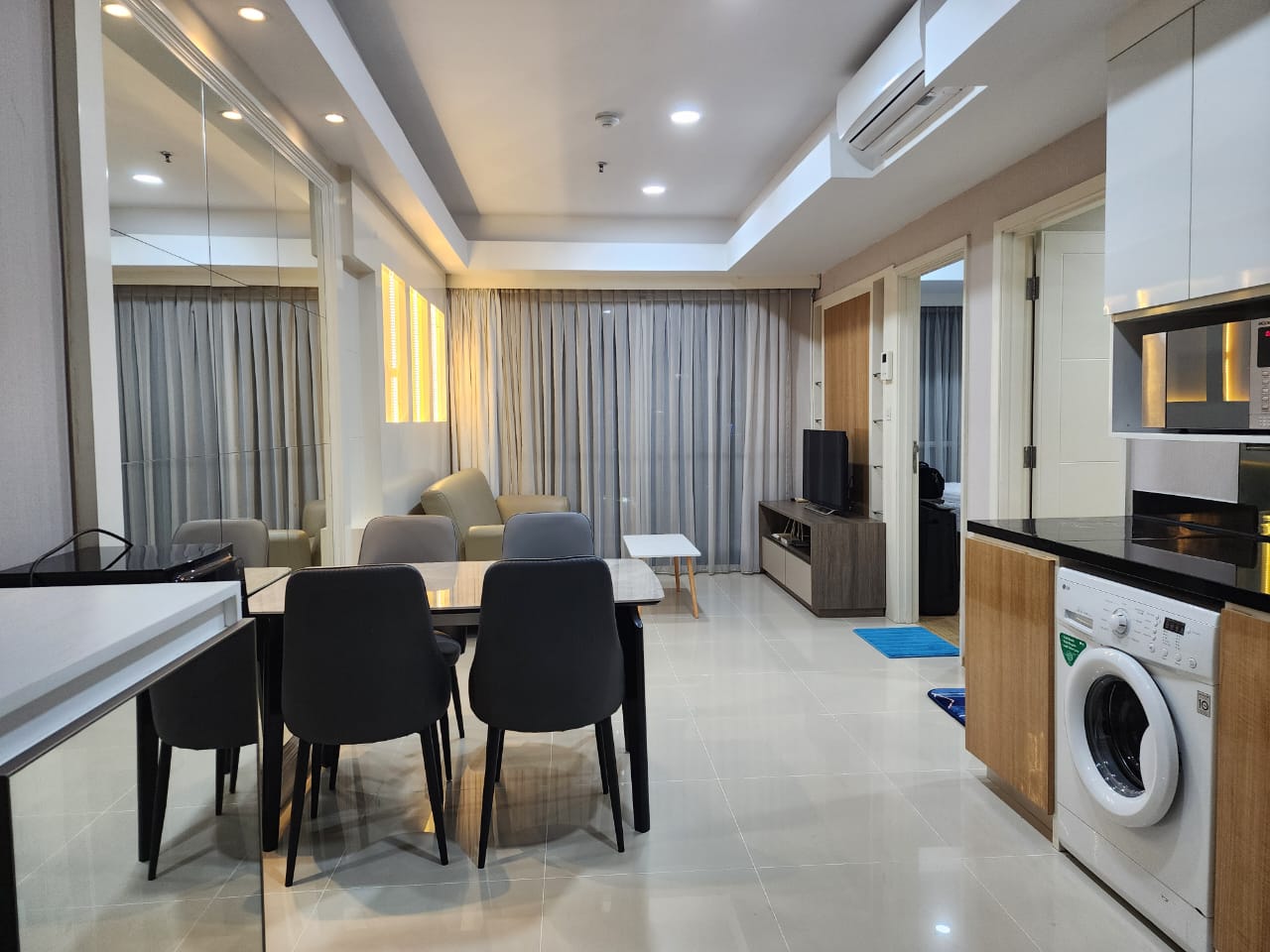 Sewa Tower Mirage 1 Bed Room Luas 51 m2 Rp.12.000.000 / Bulan Minimal Sewa 1 Tahun Sewa Apartemen Casagrande Termurah, Terlengkap dan Terupdate di area Kokas www.casagrande-residence.com