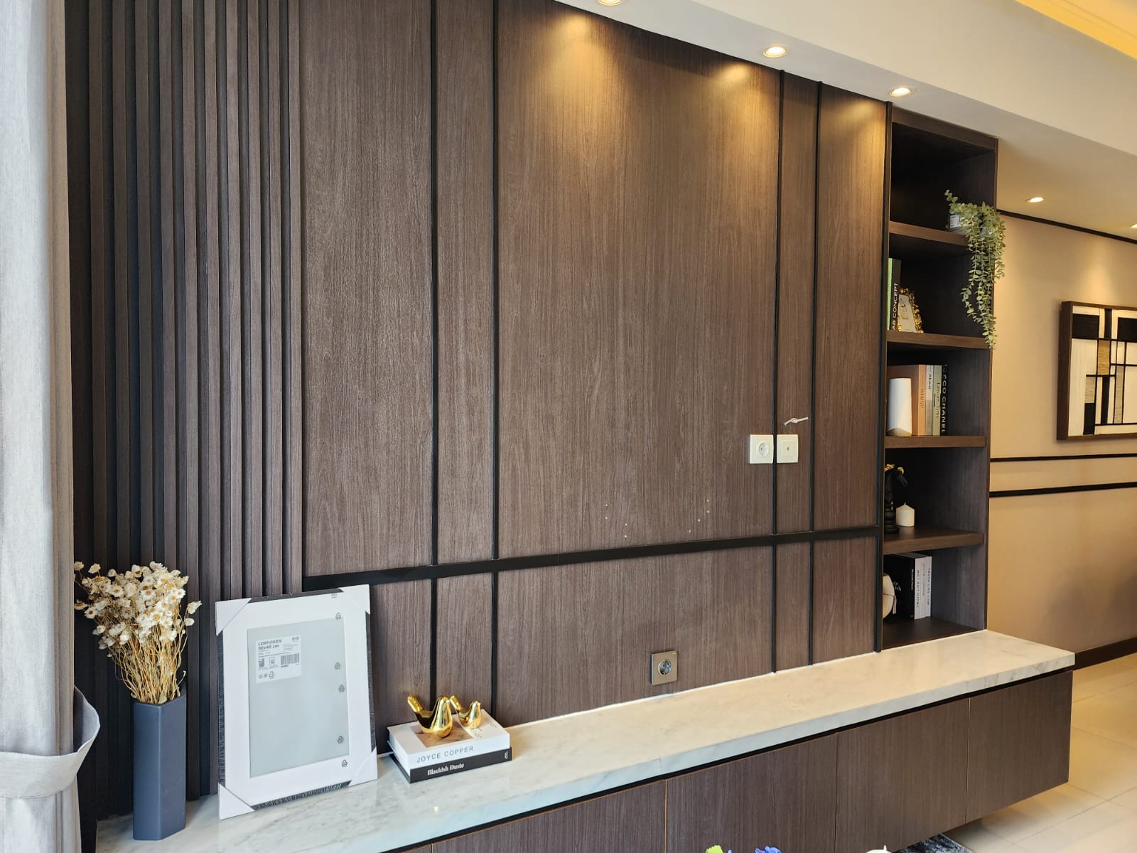 Stock Jual Casagrande Residence Bulan Oktober 2024 Jual Tower Angelo 3+1 Bed Room Luas 129 m2 Furnished Lantai 45 unit 08 Rp. 5,2 Milyar Fully Furnished www.casagrande-residence.com Stock Jual Casa Grande Terlengkap, Termurah dan Terupdate