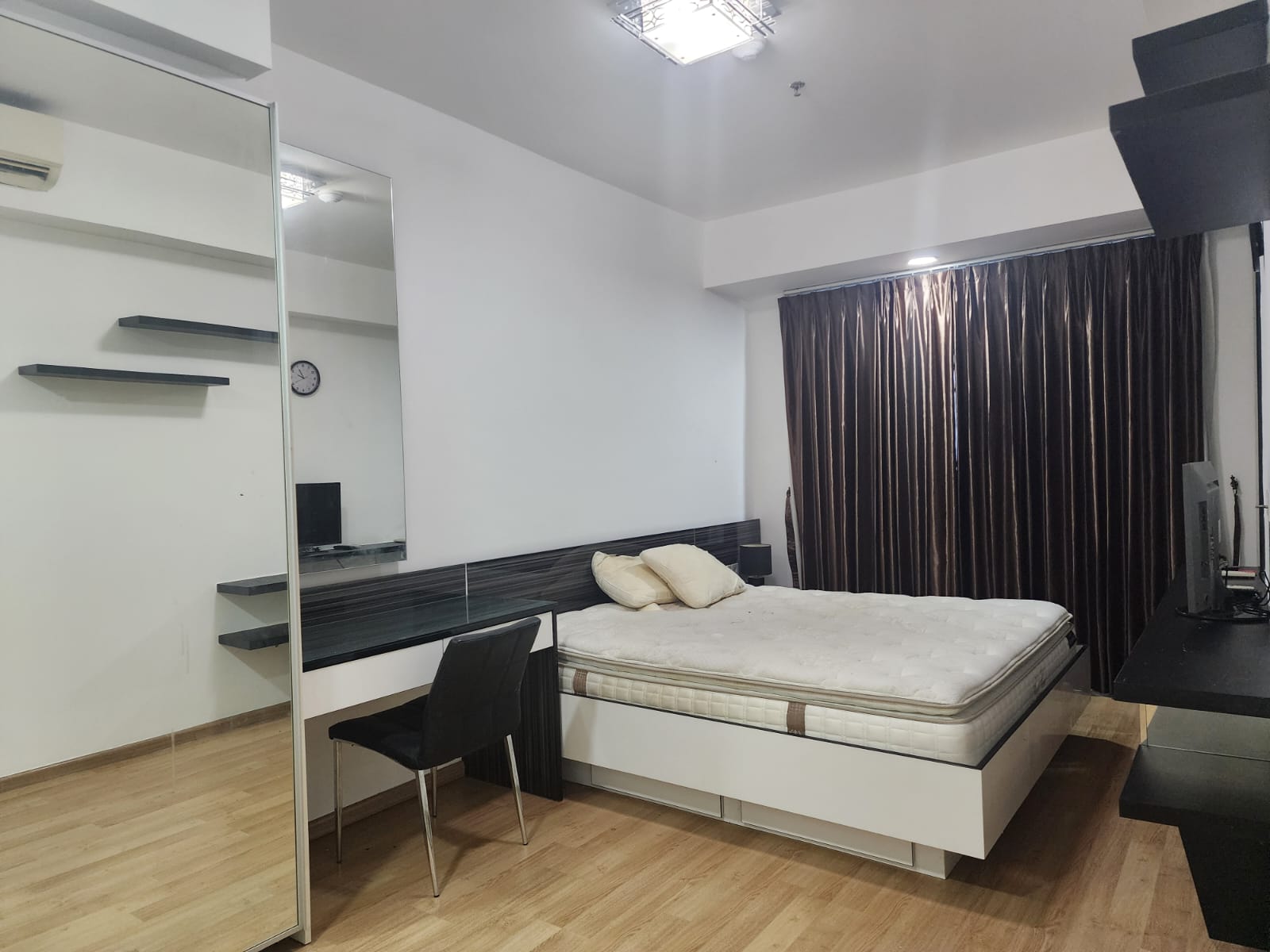 Stock Sewa Bulan Agustus 2024 Sewa Tower Montreal 1 Bed Room Luas 56 m2 Lantai 20 unit 10 Rp. 12 Juta Per Bulan Minimal Sewa 1 Tahun www.casagrande-residence.com Stock Sewa Termurah, Terlengkap dan Terupdate !!!