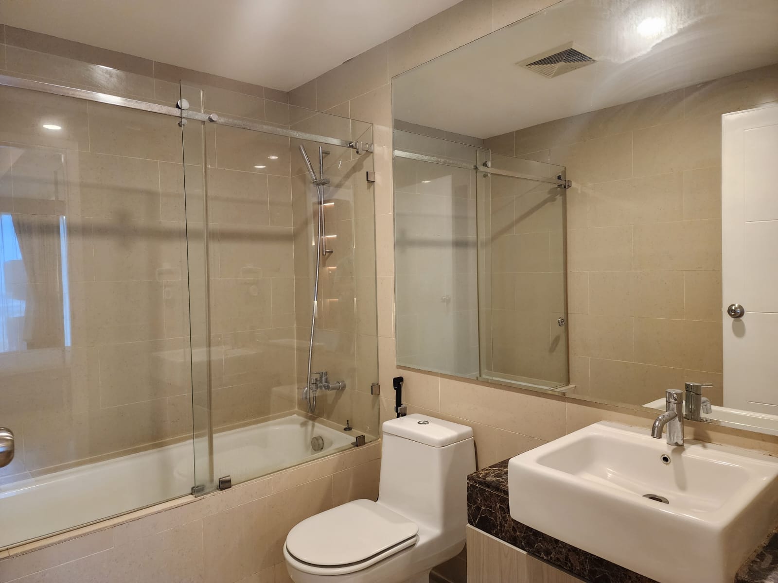 Stock Sewa Casagrande Residence Bulan Desember' 24 Sewa Apartemen Tower MONTREAL 2+1 Bed Room Luas 80 m2 Lantai 27 unit 11 Rp. 180 Juta / Tahun (15 Juta / Bulan) Stock Sewa Termurah, Terlengkap dan Terupdate www.casagrande-residence.com