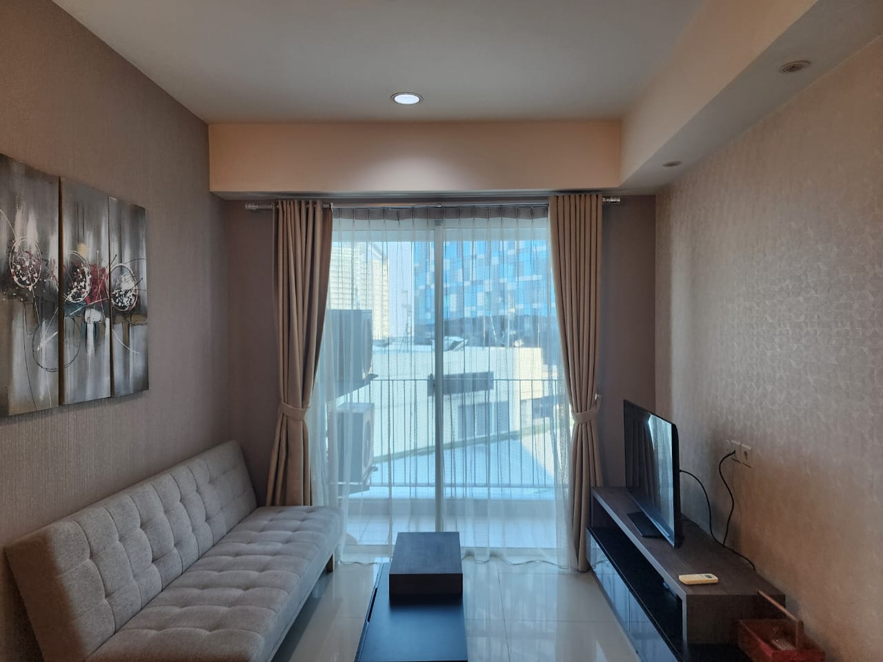 Stock Sewa Casagrande Mall Kokas Bulan Agustus 2024 Sewa Tower Montreal 1 Bed Room Luas 51 m2 Lantai 11 unit 02 Rp. 11 Juta Per Bulan Minimal Sewa 1 Tahun Stock Sewa Termurah, Terlengkap dan Terupdate www.casagrande-residence.com !!!